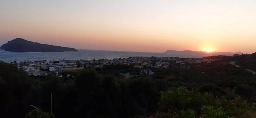 Thea Apartment Agia Marina 外观 照片