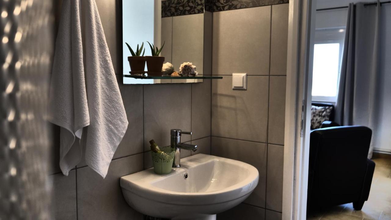Thea Apartment Agia Marina 外观 照片